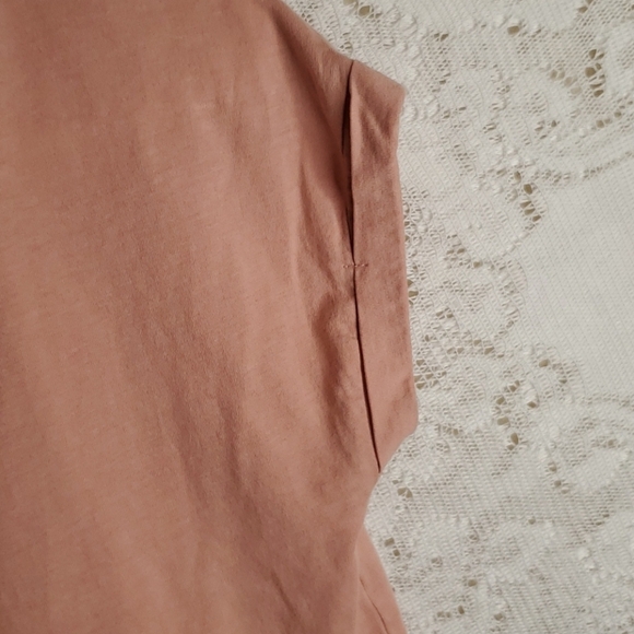 4/$20 Divided H&M crop top with keyhole cutout - Picture 10 of 14